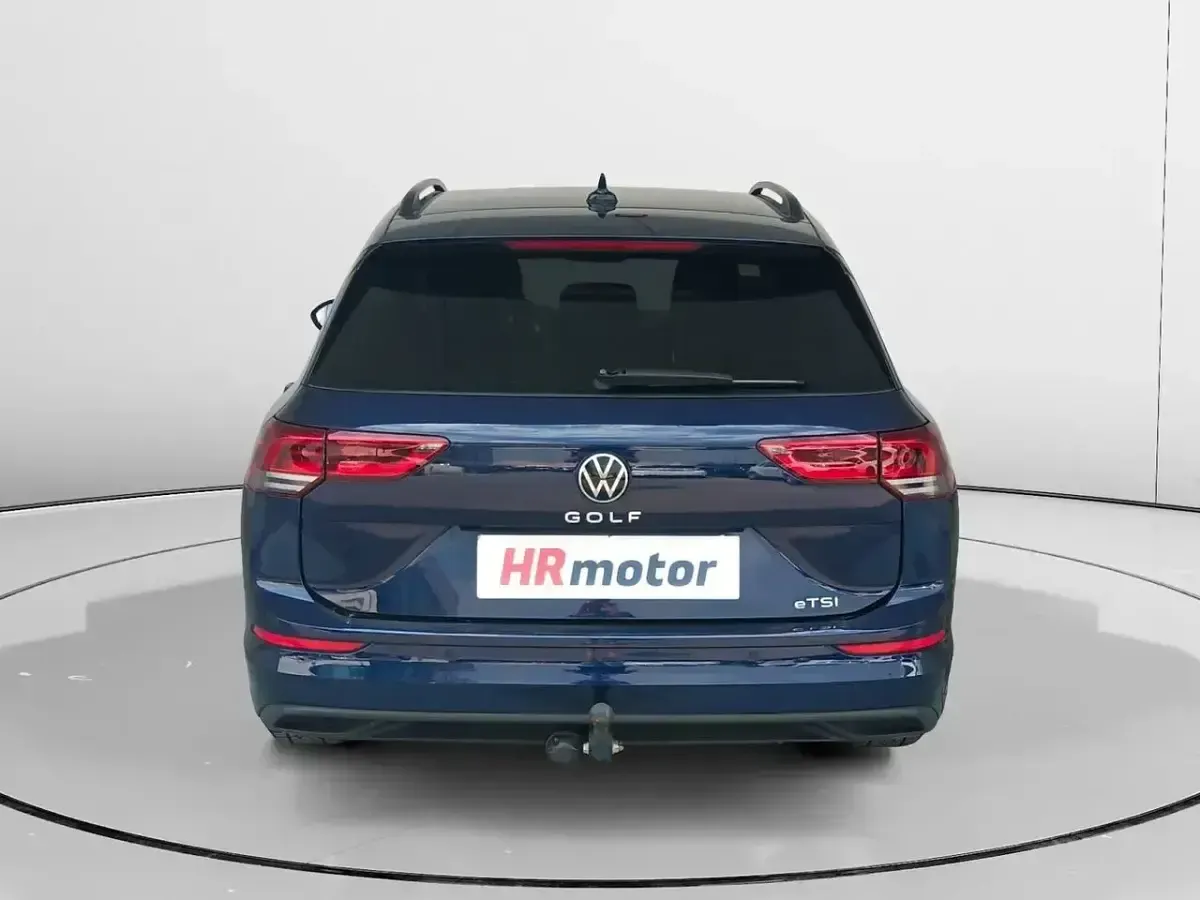 Usado VW Golf VIII Life 110 CV (80 kW) 2025 Azul Familiar
