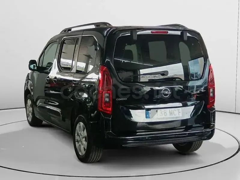 Usado Opel Combo Life Elegance 130 CV (95 kW) 2022 Negro Monovolumen