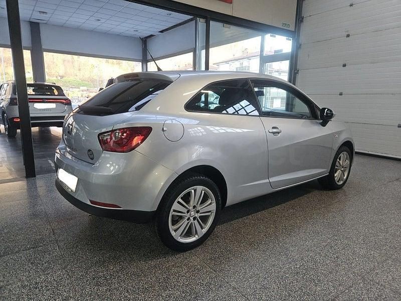 Usado Seat Ibiza SC Style 90 CV (66 kW) 2011 Gris / plata Utilitario