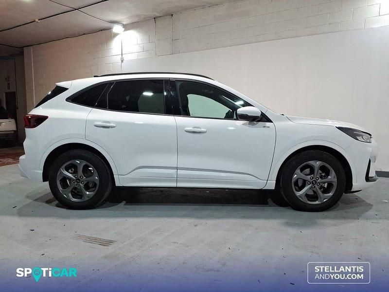 Usado Ford Kuga ST-Line 150 CV (110 kW) 2025 Blanco SUV