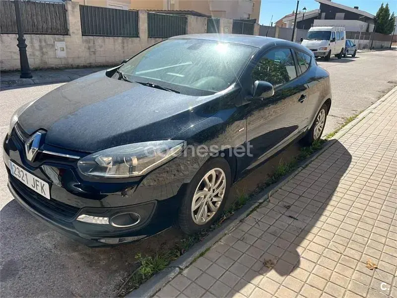Usado Renault Mégane LIMITED 115 CV (84 kW) 2015 Negro Coupe