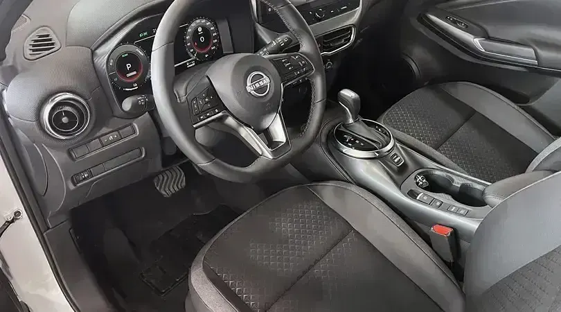 Usado Nissan Juke N-Connecta 143 CV (105 kW) 2025 Skyline grey metalizado SUV