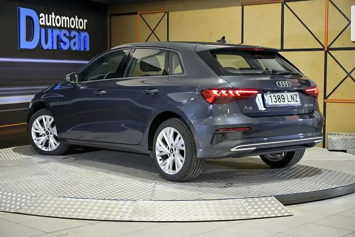 Usado Audi A3 Sportback Advanced Plus 110 CV (80 kW) 2021 Gris Utilitario