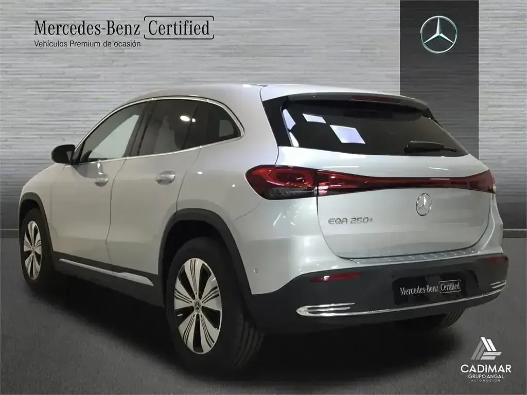 Käytetty Mercedes EQA250+ 139 kW (190 HP) 2024 Hopea Katumaasturi