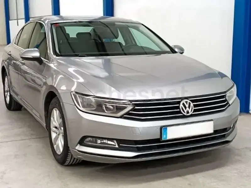 Usado VW Passat Advance 150 CV (110 kW) 2015 Gris / plata Familiar