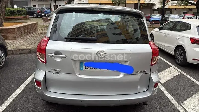 Usado Toyota RAV4 Sol 152 CV (111 kW) 2008 Gris / plata SUV