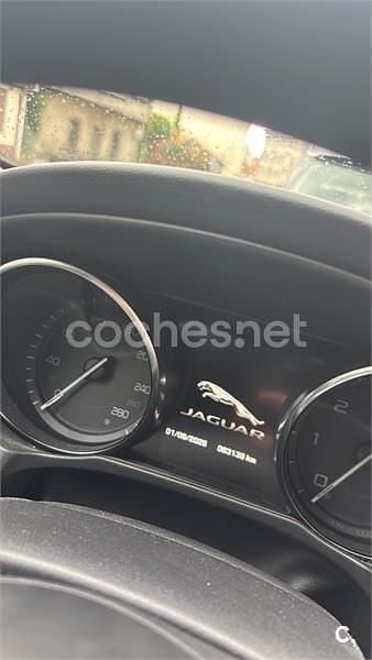 Usado Jaguar XE 180 CV (132 kW) 2015 Rojo Berlina