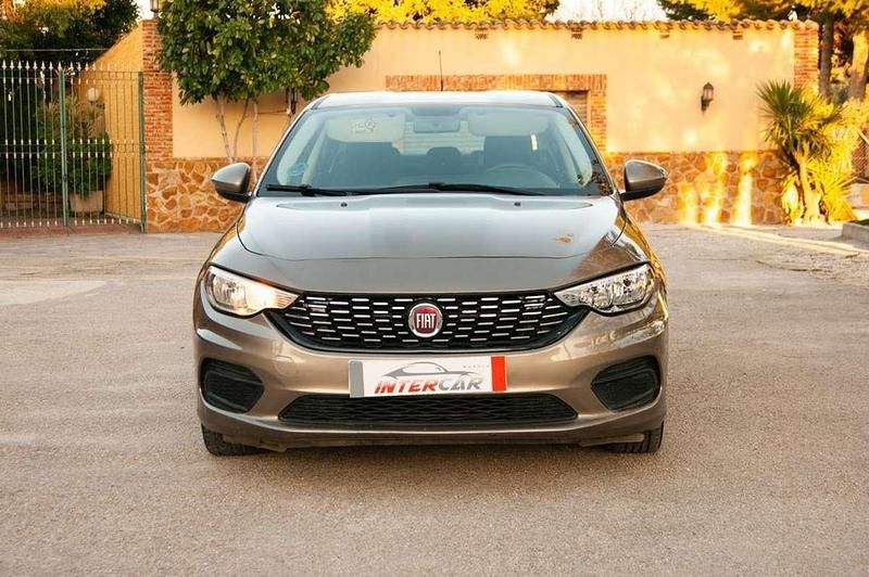 Begagnad Fiat Tipo Easy 95 HK (69 kW) 2017 Brun Sedan