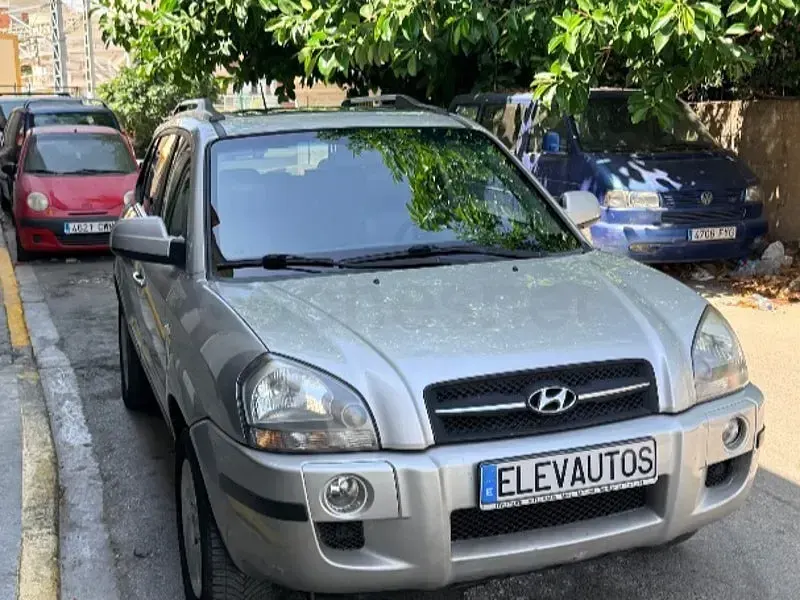 Usado Hyundai Tucson Comfort 140 CV (102 kW) 2006 Gris / plata SUV