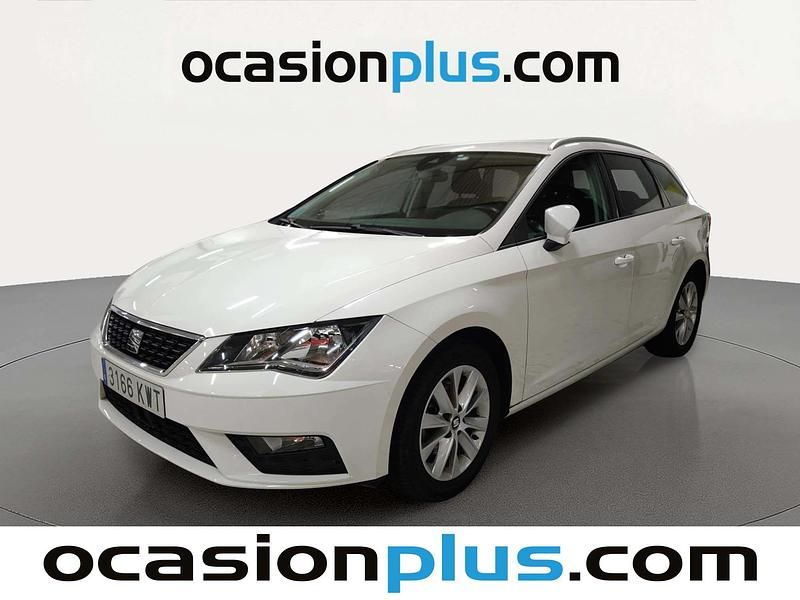 Usado Seat Leon Style 130 CV (95 kW) 2019 Blanco Monovolumen