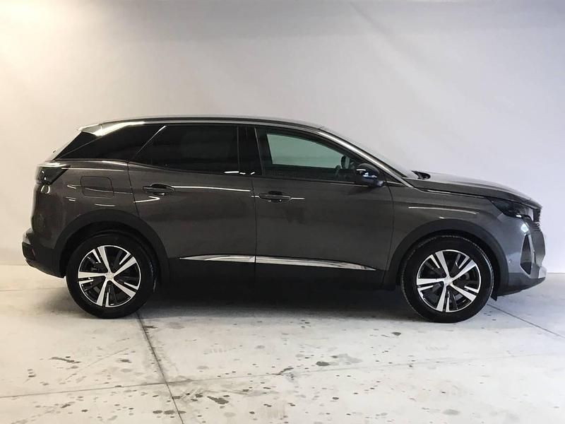 Usado Peugeot 3008 Allure 131 CV (96 kW) 2024 Gris SUV