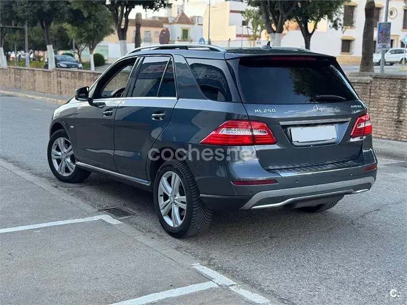 Usado Mercedes ML250 204 CV (150 kW) 2012 Gris / plata SUV