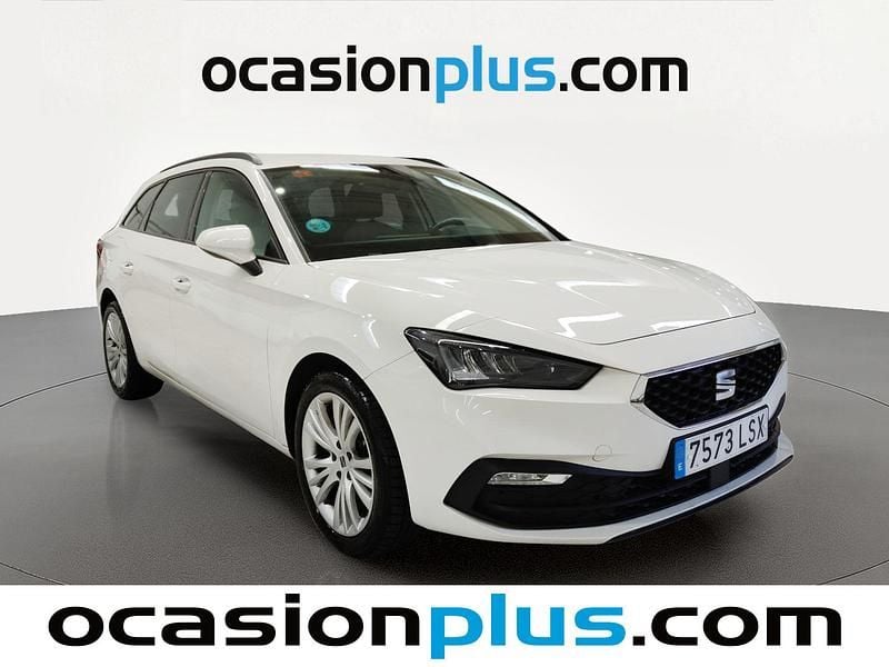 Usado Seat Leon Style 130 CV (95 kW) 2021 Blanco Familiar