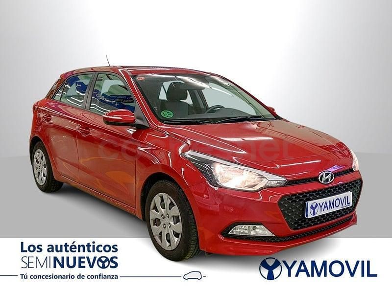 Usado Hyundai i20 84 CV (61 kW) 2017 Rojo Berlina