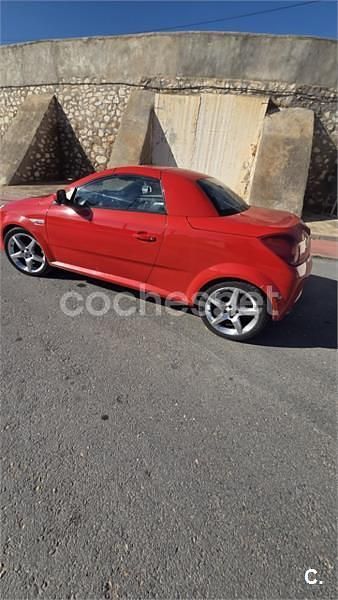 Usado Opel Tigra Sport 125 CV (91 kW) 2008 Rojo Descapotable