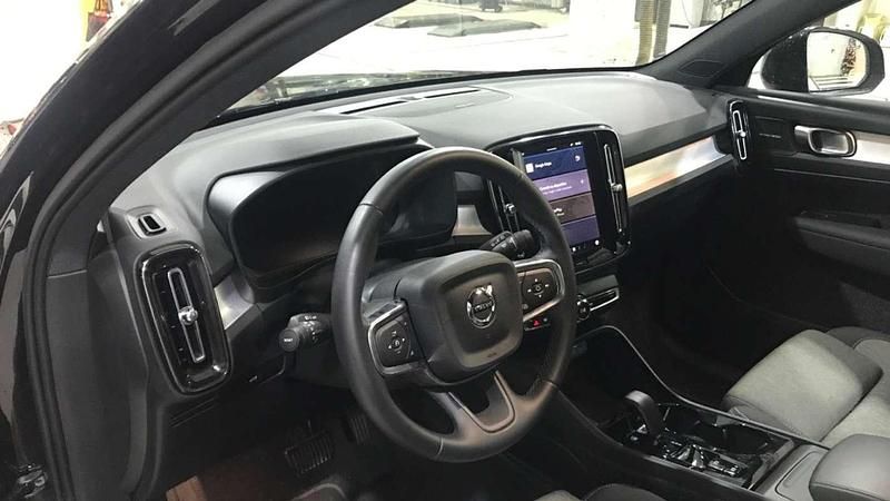 Usado Volvo XC40 Plus 163 CV (119 kW) 2025 SUV