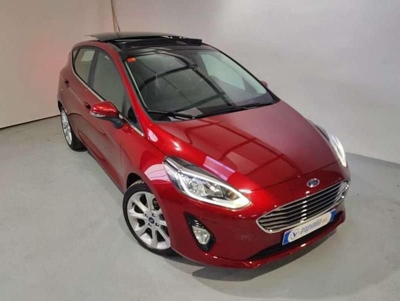 Usado Ford Fiesta Titanium 101 CV (74 kW) 2017 Rojo Utilitario