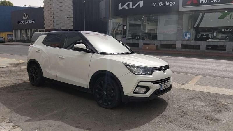 Blanco Usado 2018 Ssangyong (KGM) Tivoli SUV | 10.990 € - Imagen 1/4