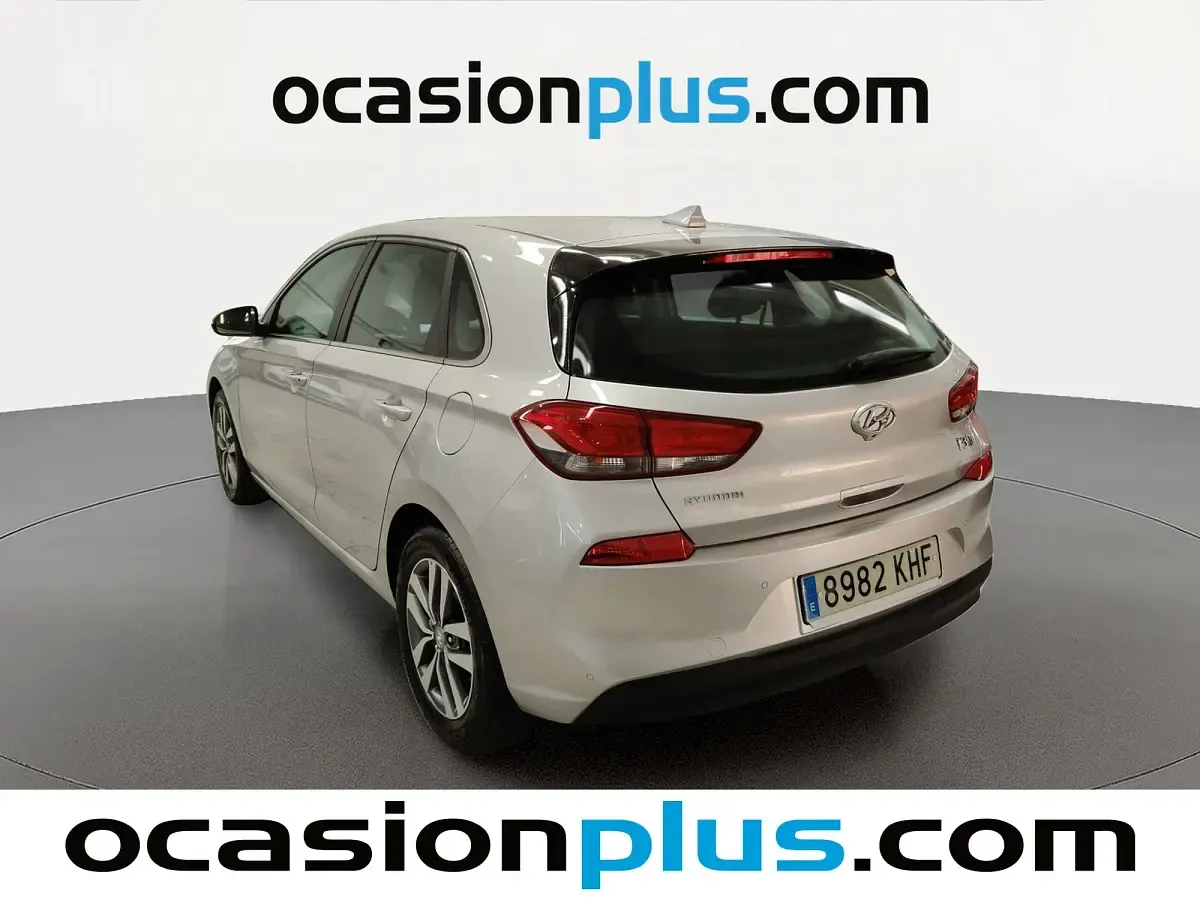 Usado Hyundai i30 110 CV (80 kW) 2018 Gris plata Utilitario