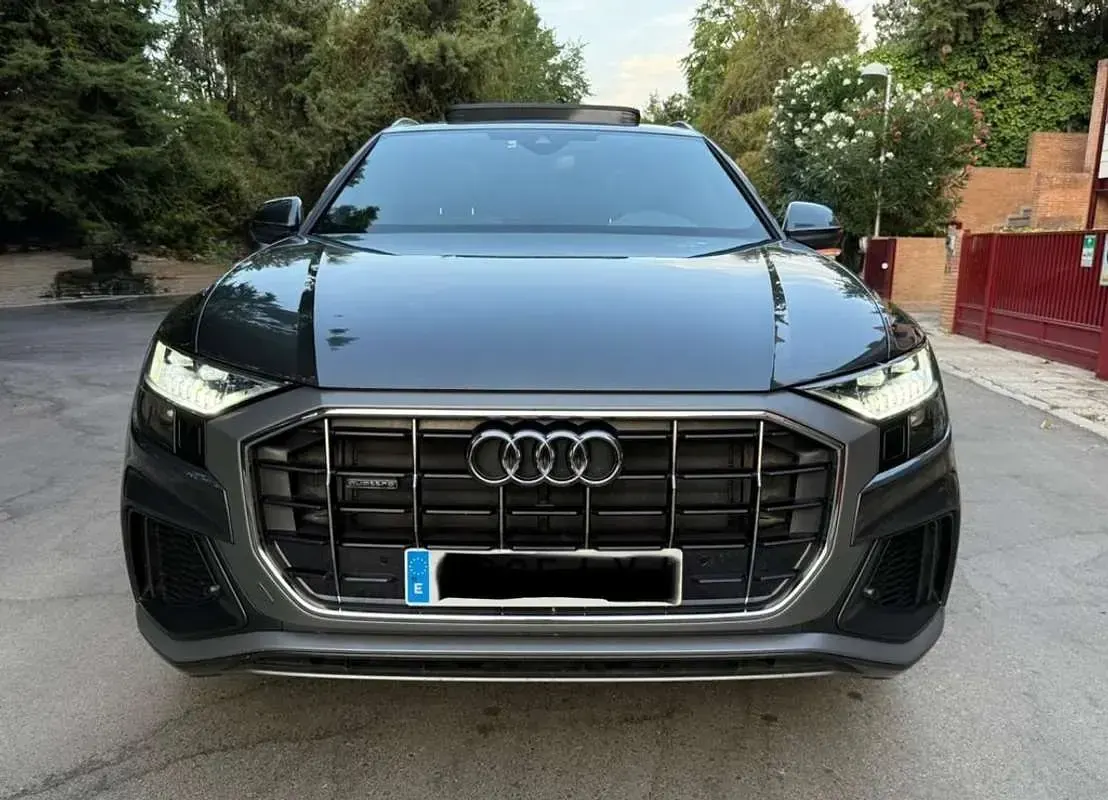Usado Audi Q8 S-line plus 286 CV (210 kW) 2022 Gris SUV