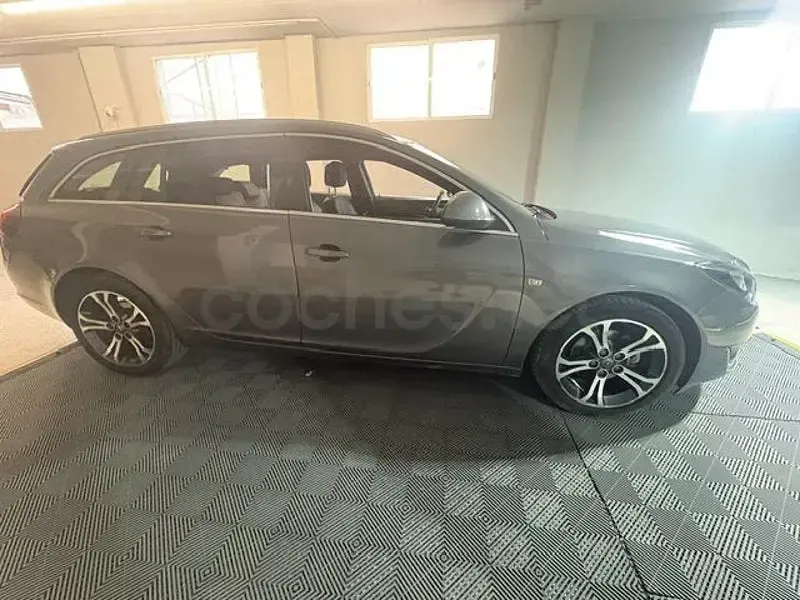 Usado Opel Insignia Selective 136 CV (100 kW) 2016 Gris / plata Familiar