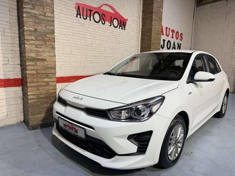 Usado Kia Rio 84 CV (61 kW) 2022 Blanco Utilitario