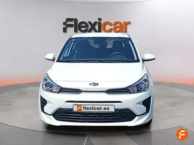 Usado Kia Rio 84 CV (61 kW) 2021 Blanco Berlina