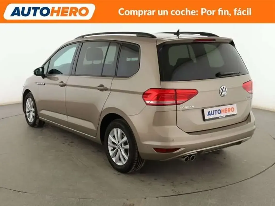 Usado VW Touran Advance 150 CV (110 kW) 2017 Amarillo Monovolumen