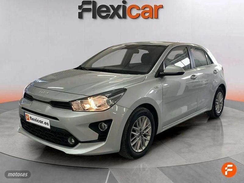 Usado Kia Rio 100 CV (73 kW) 2022 Gris Berlina