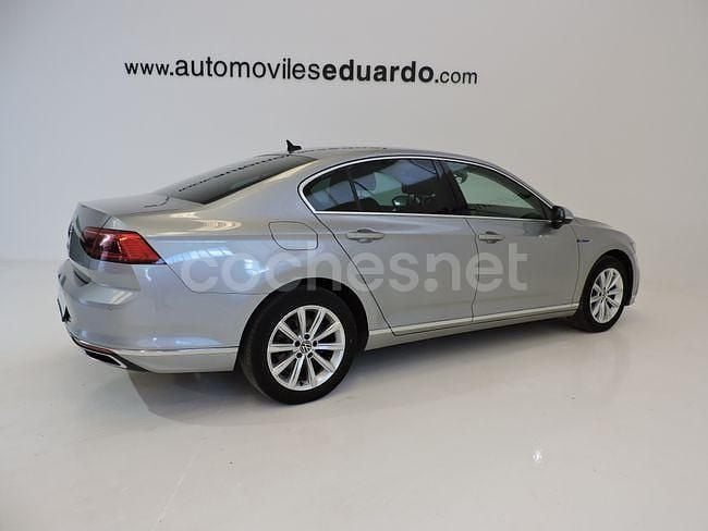 Usado VW Passat GTE 218 CV (160 kW) 2021 Gris / plata Berlina