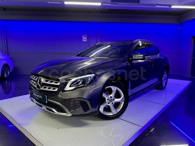 Usado Mercedes GLA180 122 CV (89 kW) 2019 Gris / plata SUV