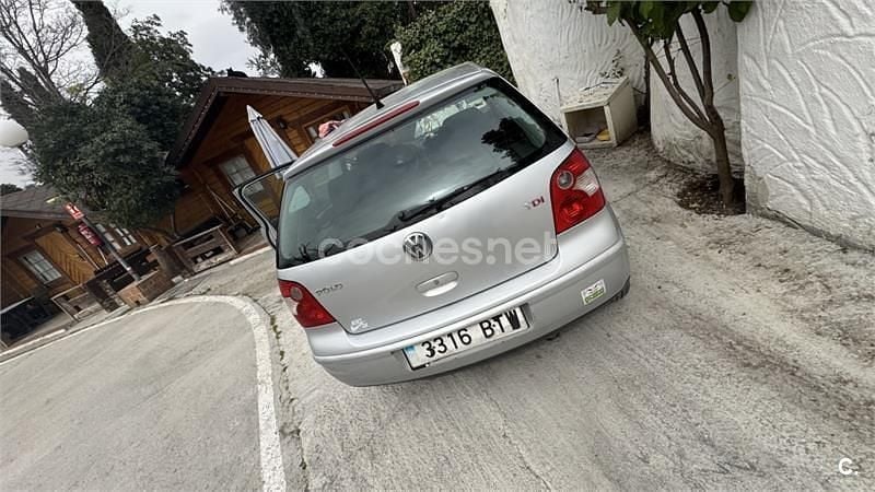 Usado VW Polo Match 75 CV (55 kW) 2002 Gris / plata Berlina