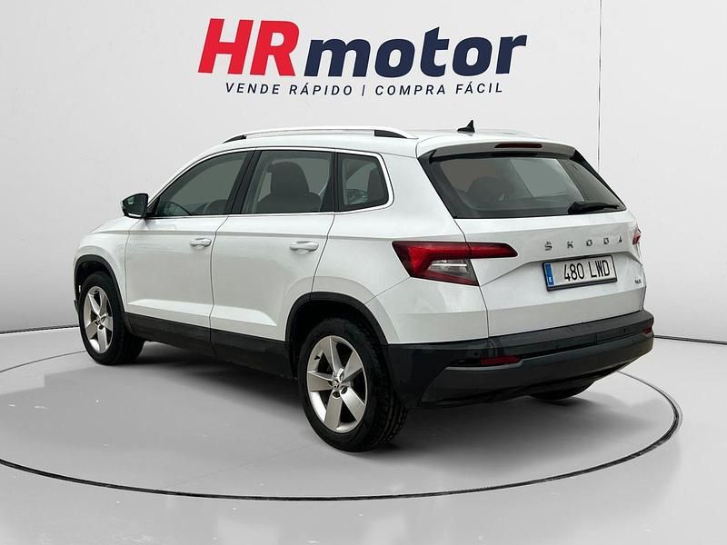 Usado Skoda Karoq Ambition 150 CV (110 kW) 2022 Blanco SUV