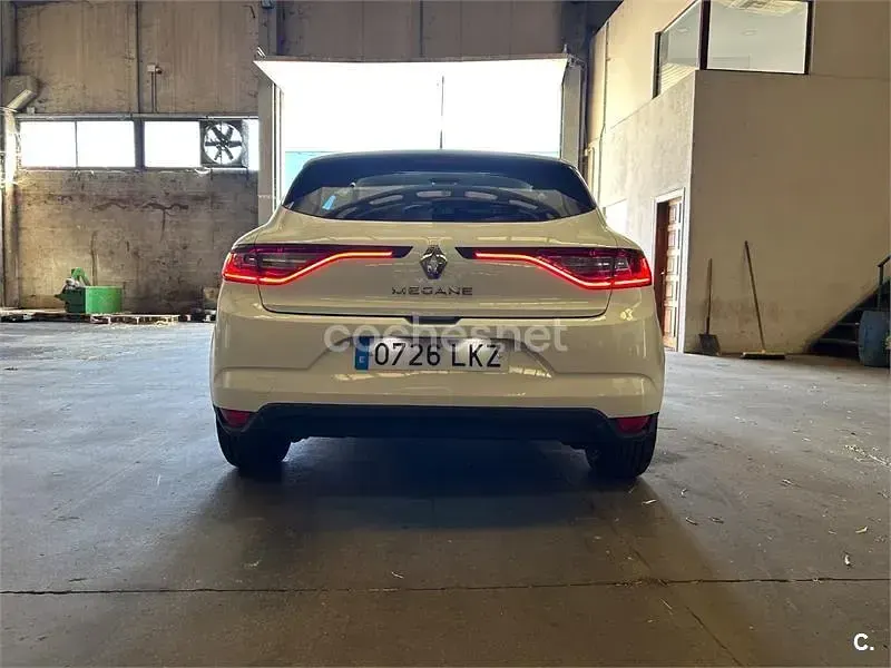 Usado Renault Mégane LIMITED 95 CV (69 kW) 2020 Blanco Berlina