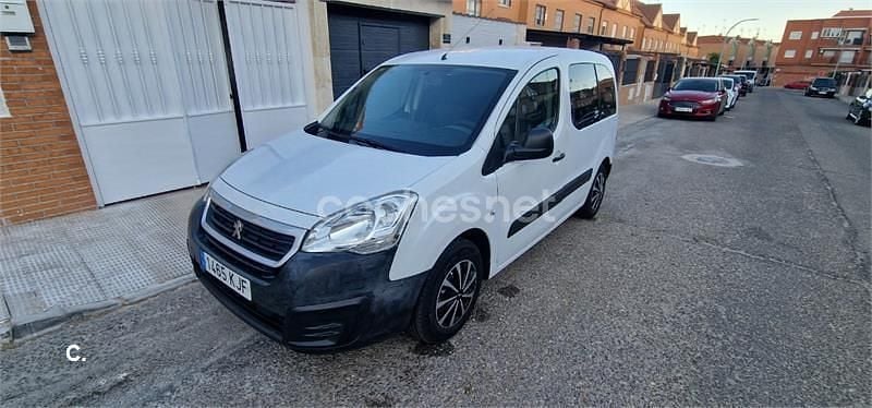Usado Peugeot Partner Tepee Active 92 CV (67 kW) 2016 Blanco Monovolumen