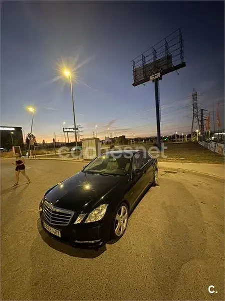 Usado Mercedes E220 Avantgarde 170 CV (125 kW) 2013 Azul Familiar
