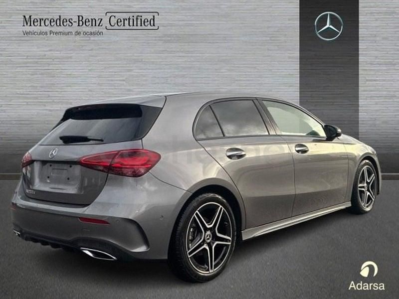 Usado Mercedes A200 AMG line 150 CV (110 kW) 2024 Gris montaña Berlina