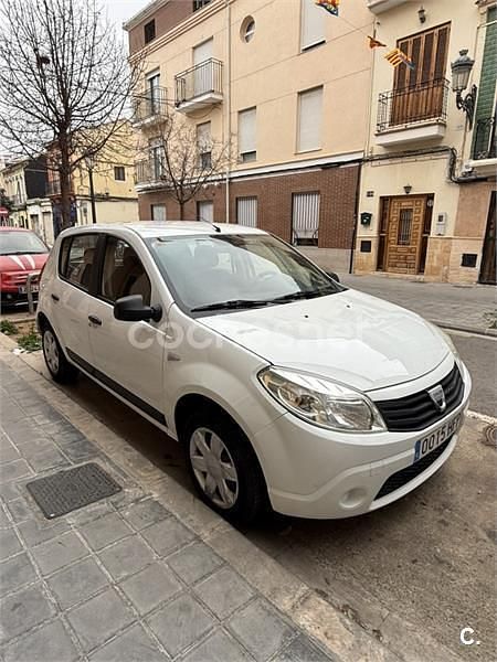 Usado Dacia Sandero Ambiance 75 CV (55 kW) 2011 Blanco Berlina