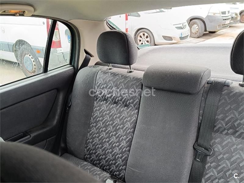Verde Usado 2002 Opel Astra Club Berlina | 1500 € (Buen precio) - Imagen 1/4