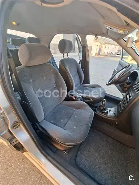 Usado Citroën Xsara 90 CV (66 kW) 2002 Gris / plata Berlina