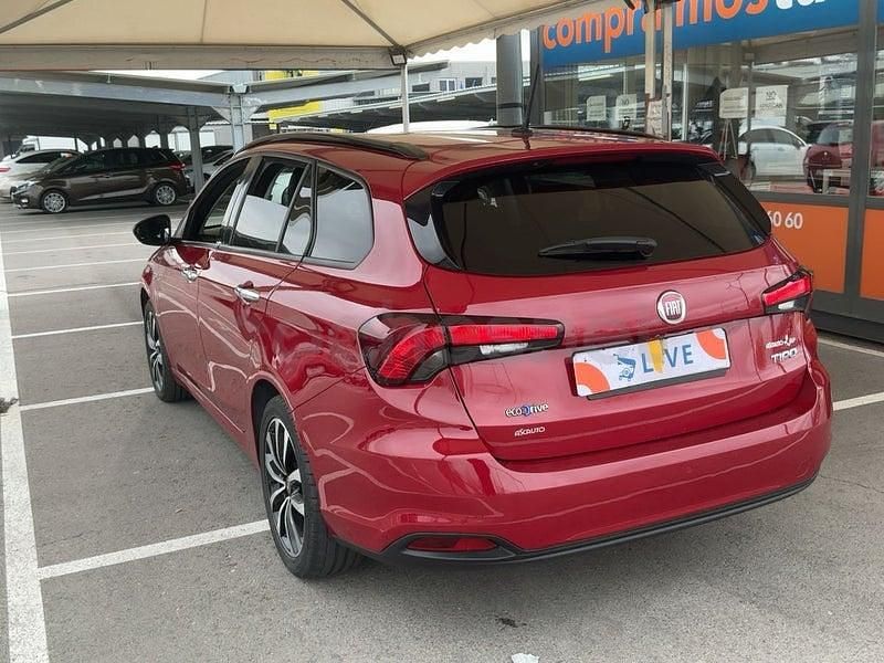 Usado Fiat Tipo Lounge 120 CV (88 kW) 2019 Granate Familiar