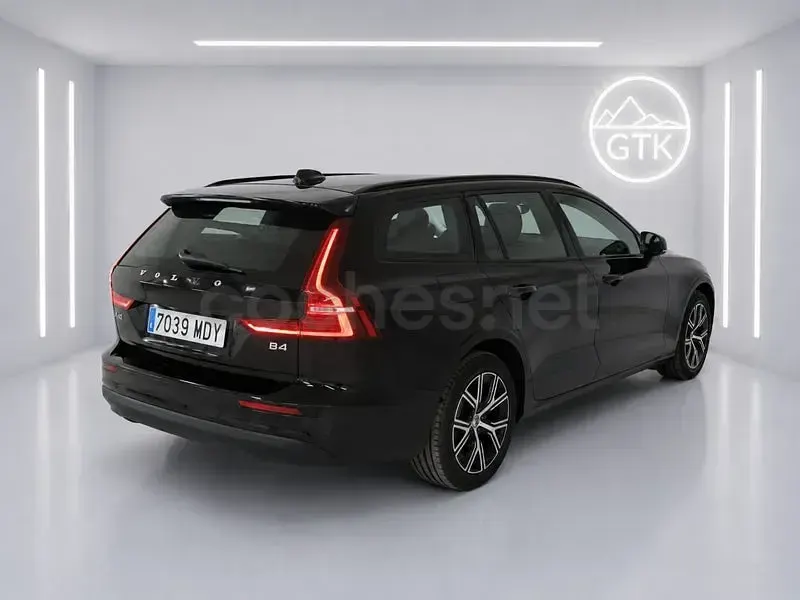 Usado Volvo V60 197 CV (144 kW) 2023 Negro Familiar