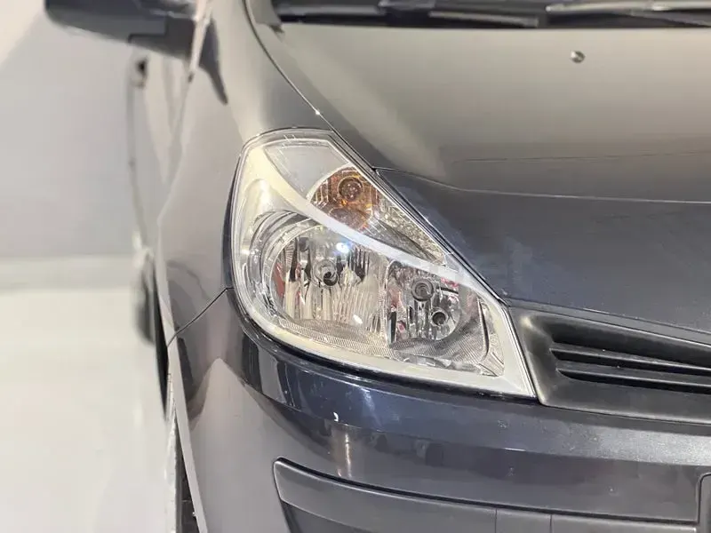 Usado Renault Clio II Authentique 85 CV (62 kW) 2007 Gris / plata Berlina