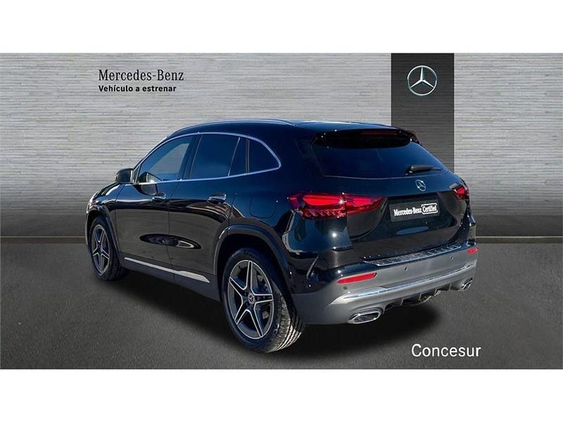 Usado Mercedes GLA200 150 CV (110 kW) 2025 Negro SUV