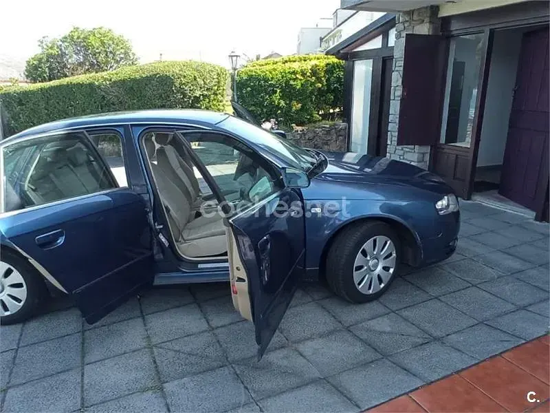 Usado Audi A4 140 CV (102 kW) 2006 Azul Berlina