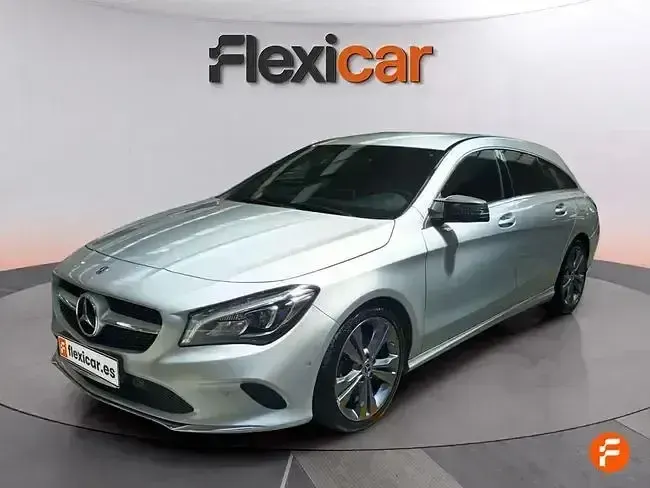Usado Mercedes CLA200 Shooting Brake 136 CV (100 kW) 2017 Gris Familiar