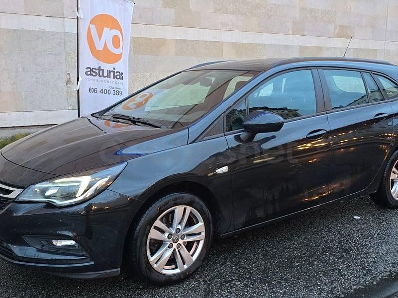 Usado Opel Astra Dynamic 136 CV (100 kW) 2016 Negro Familiar