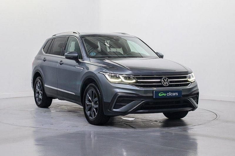Usado VW Tiguan Allspace Life 150 CV (110 kW) 2022 Gris / plata SUV