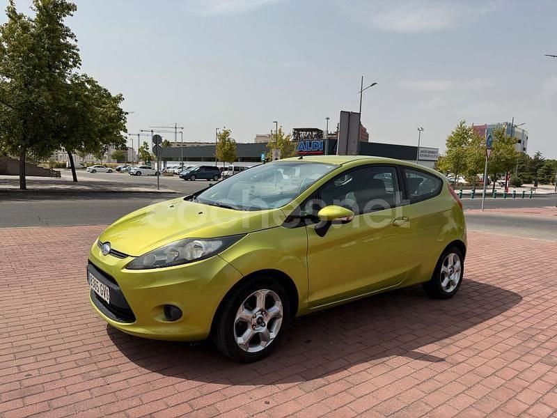 Verde Usado 2011 Ford Fiesta Titanium Berlina | 3900 € (Buen precio) - Imagen 1/4
