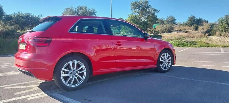 Usado Audi A3 110 CV (80 kW) 2014 Rojo